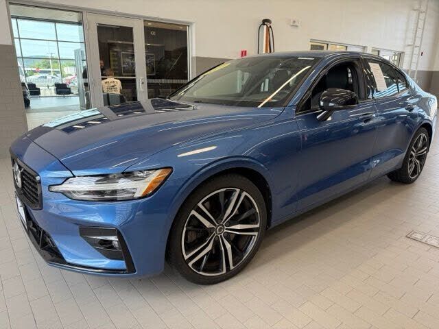2021 VOLVO S60