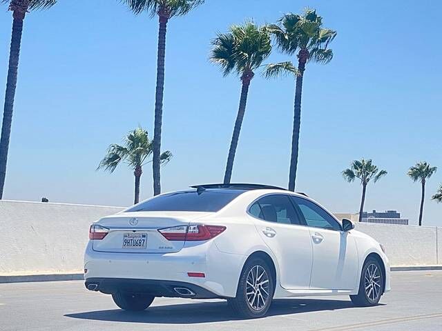2017 LEXUS ES