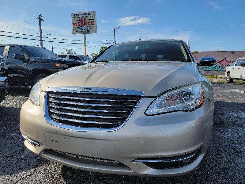 2013 CHRYSLER 200