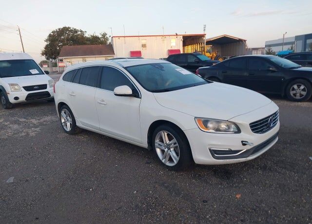 2015 VOLVO V60