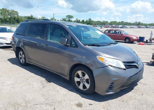 2018 TOYOTA Sienna