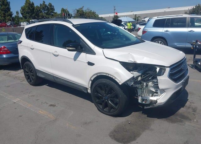 2017 FORD Escape
