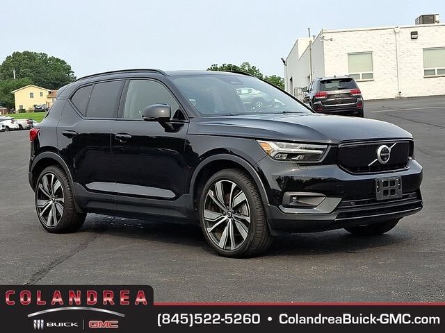 2021 VOLVO XC40