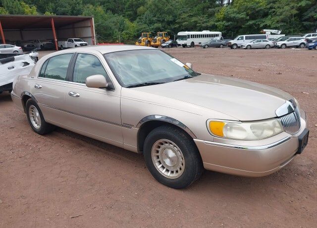 1998 LINCOLN Town Car