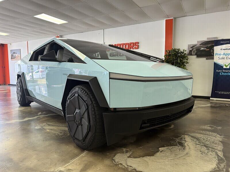 2024 TESLA Cybertruck
