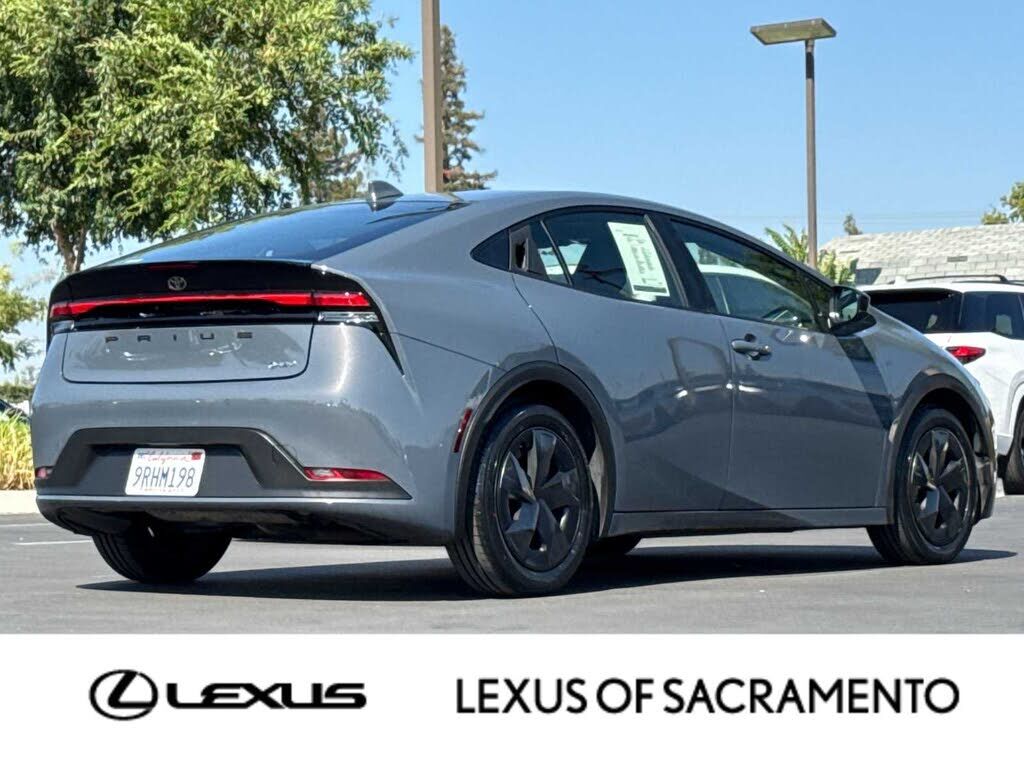 2024 TOYOTA PRIUS