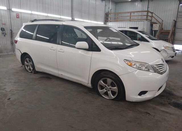 2015 TOYOTA Sienna