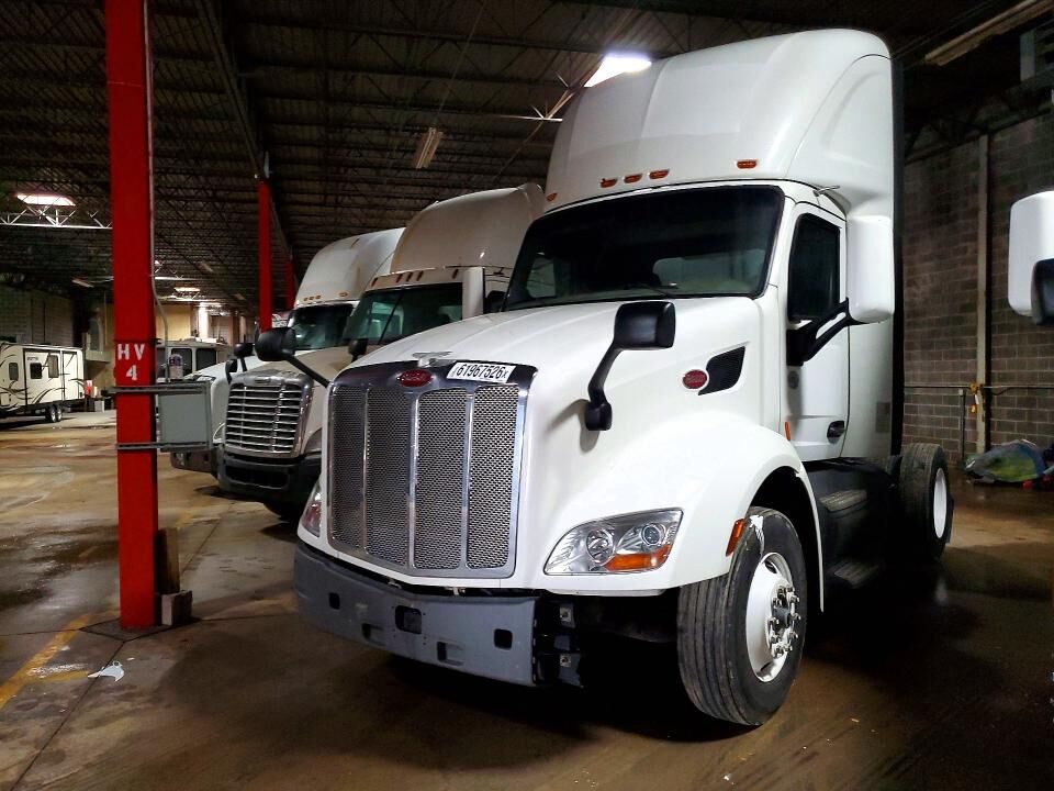 2017 PETERBILT 579