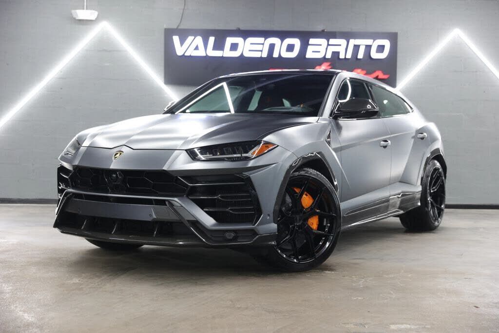 2020 LAMBORGHINI URUS