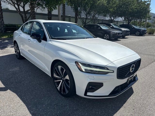 2022 VOLVO S60
