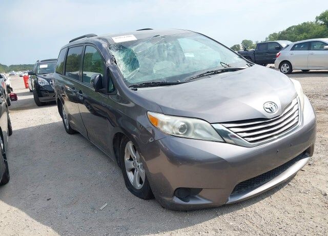 2016 TOYOTA Sienna