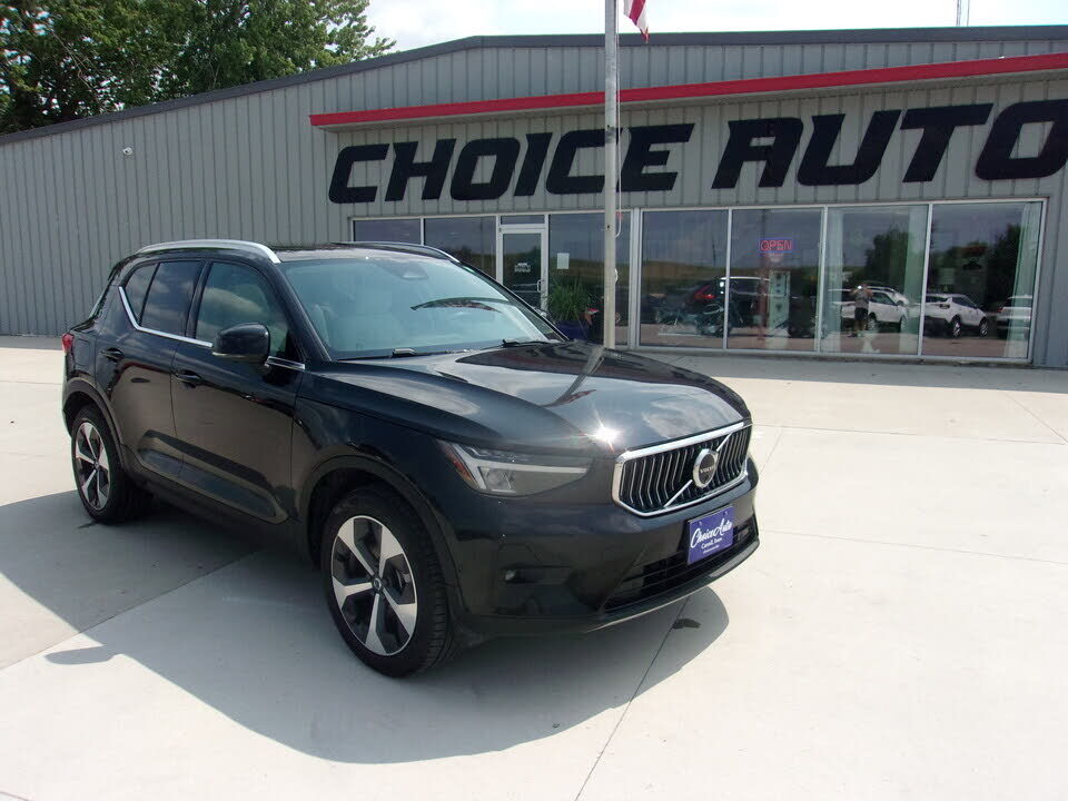 2024 VOLVO XC40