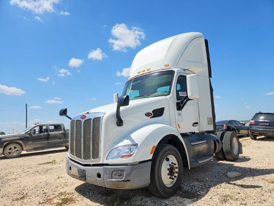 2017 PETERBILT 579
