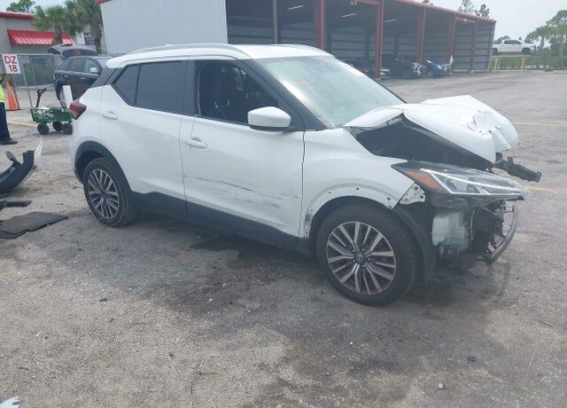 2021 NISSAN Kicks