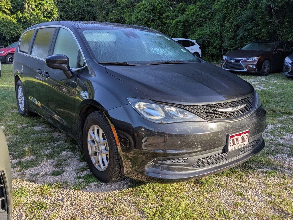2023 CHRYSLER Voyager