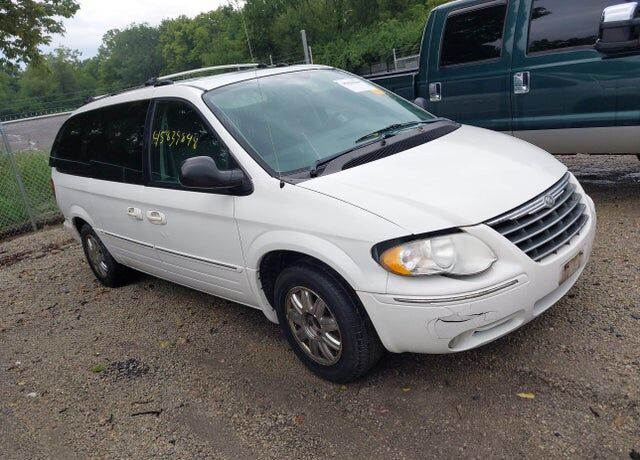 2005 CHRYSLER Town and Country