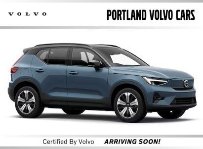 2023 VOLVO XC40