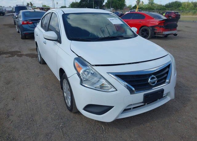 2015 NISSAN Versa