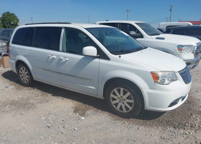 2014 CHRYSLER Town and Country