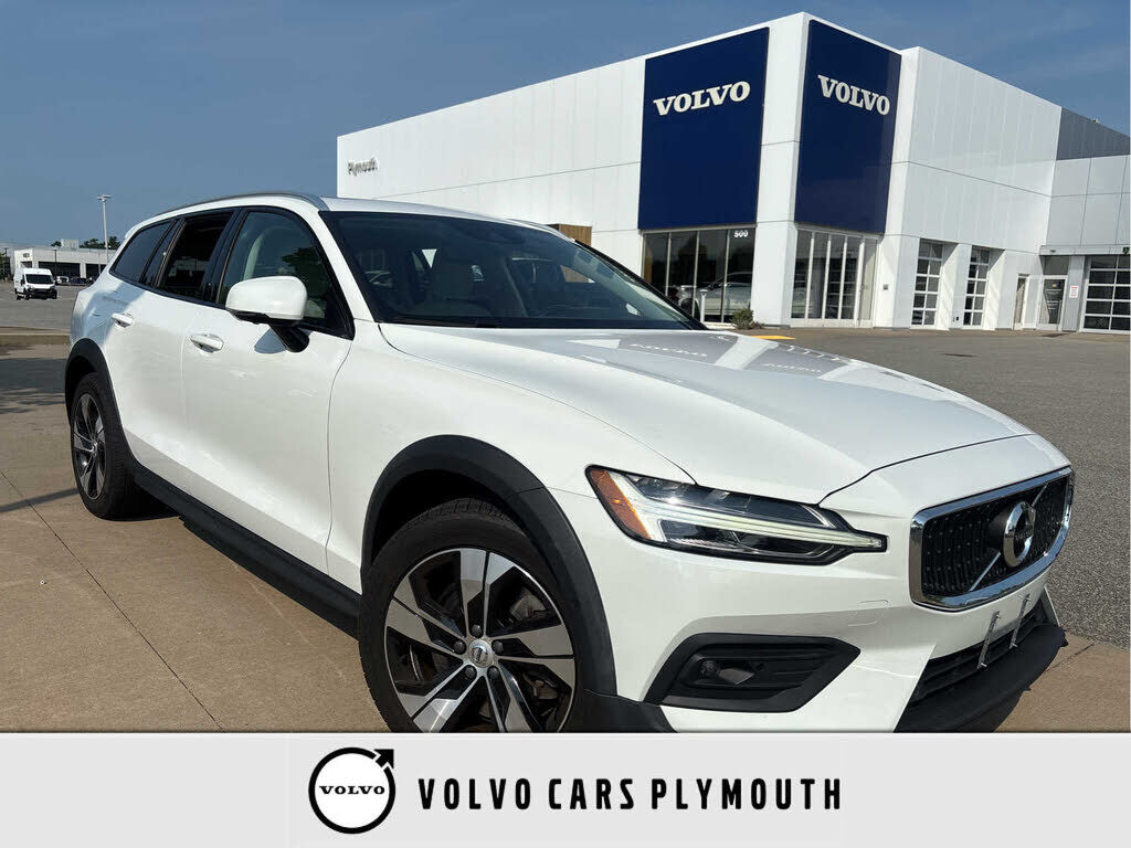 2021 VOLVO V60CC