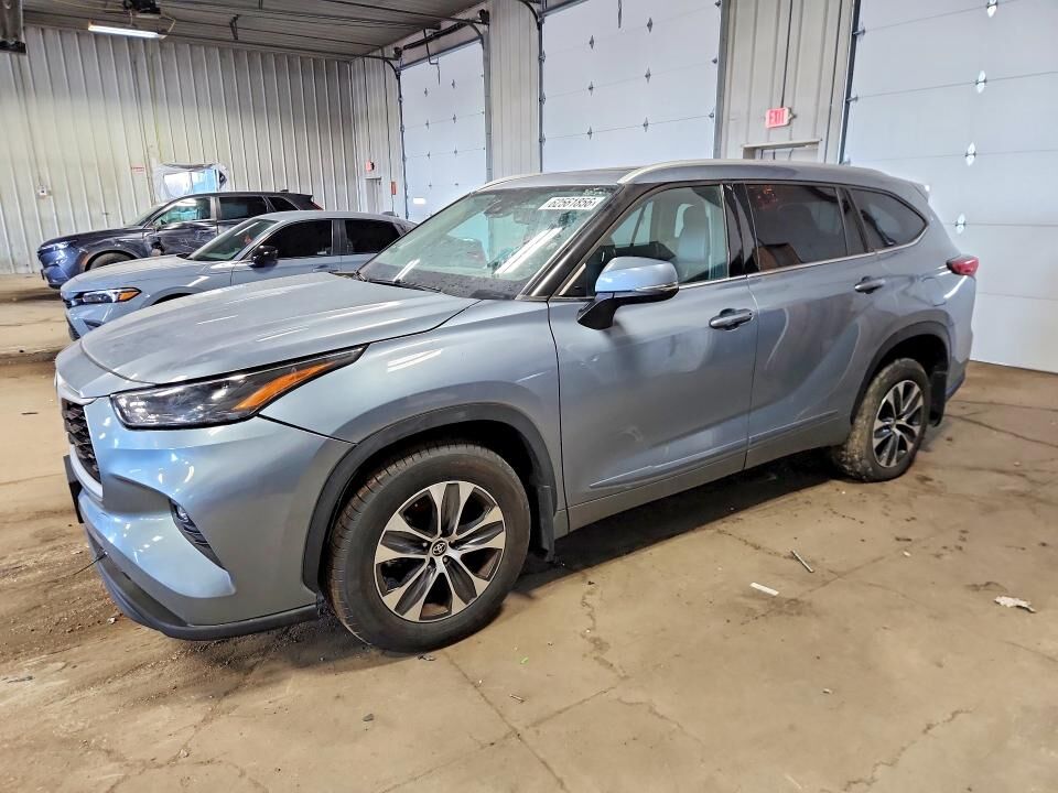 2022 TOYOTA Highlander