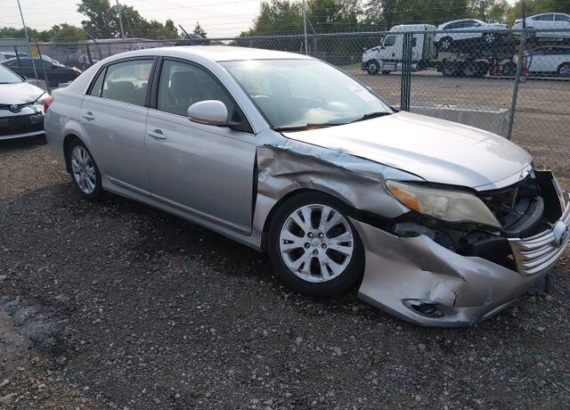 2011 TOYOTA Avalon