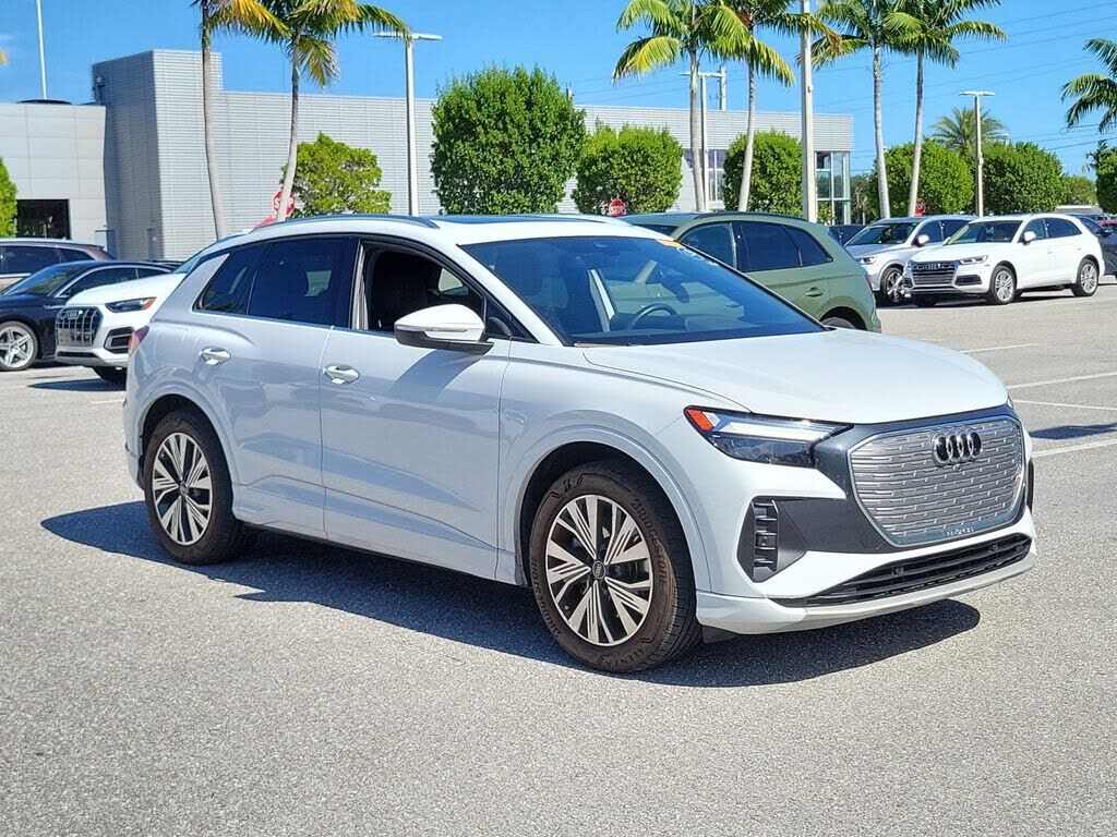 2023 AUDI Q4