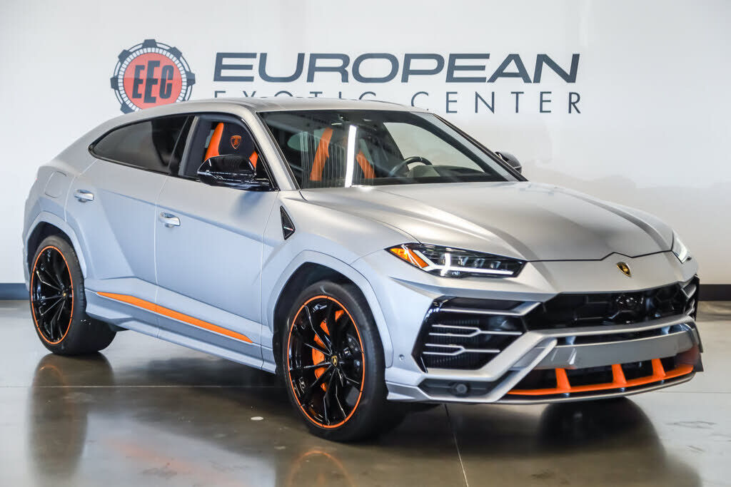 2022 LAMBORGHINI URUS