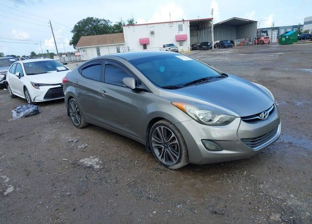 2013 HYUNDAI Elantra