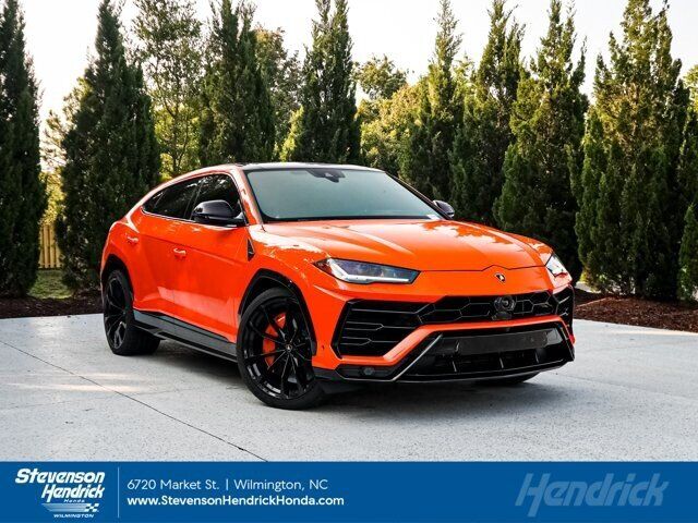 2022 LAMBORGHINI URUS