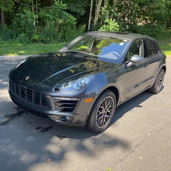 2017 PORSCHE Macan