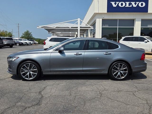 2017 VOLVO S90