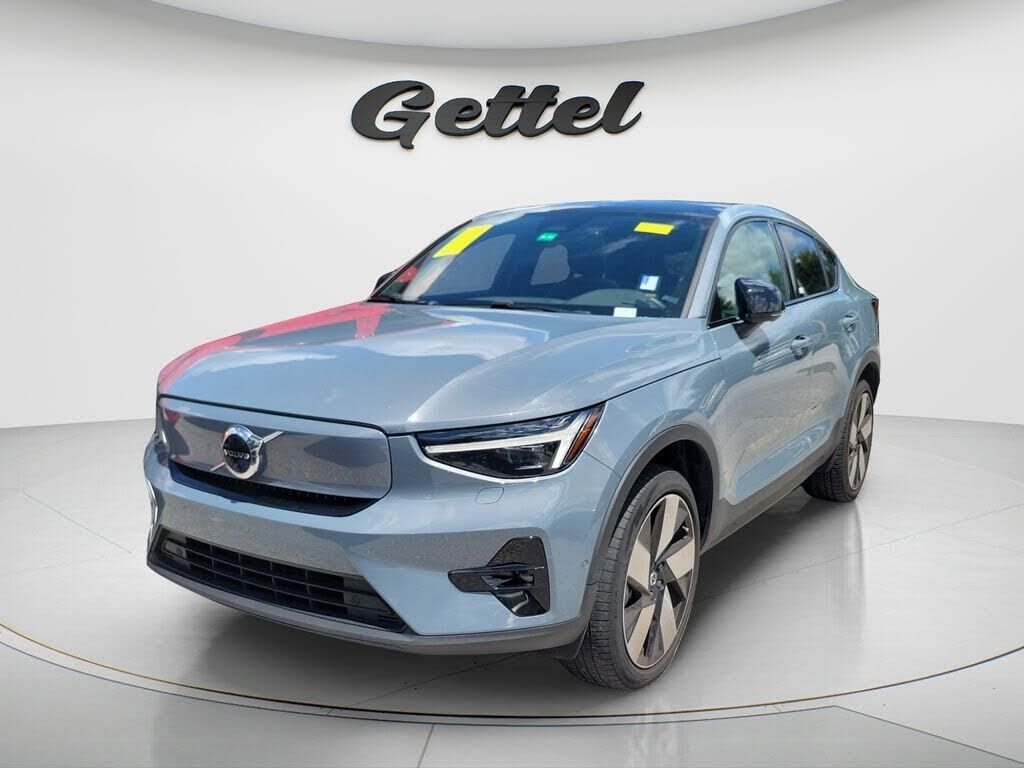 2023 VOLVO C40