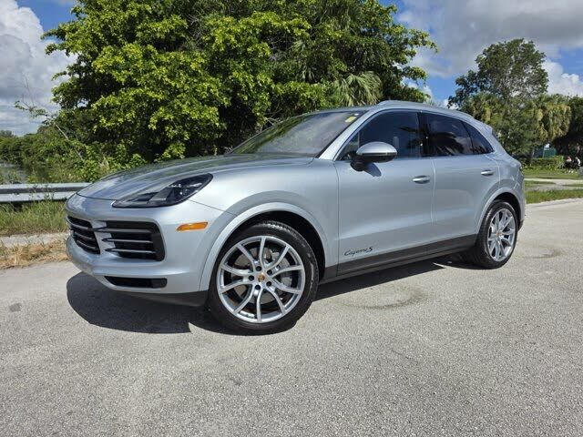 2022 PORSCHE Cayenne