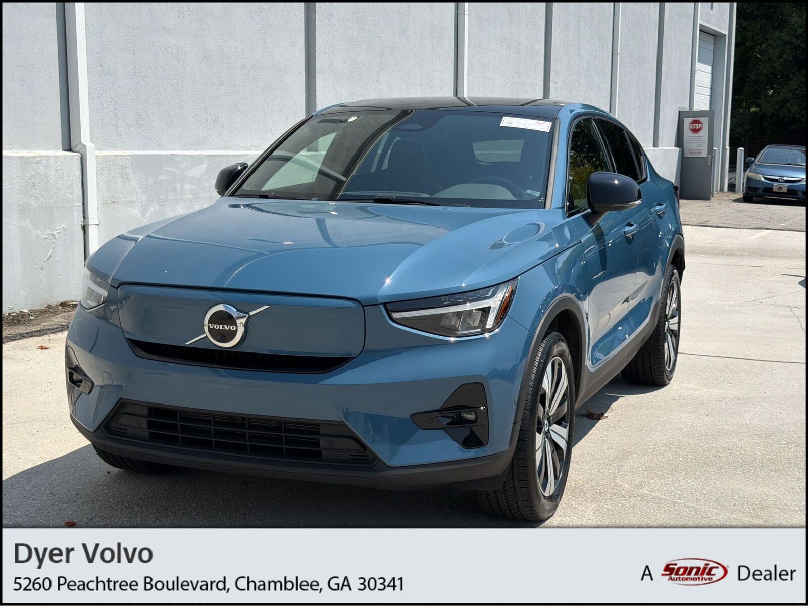 2023 VOLVO C40