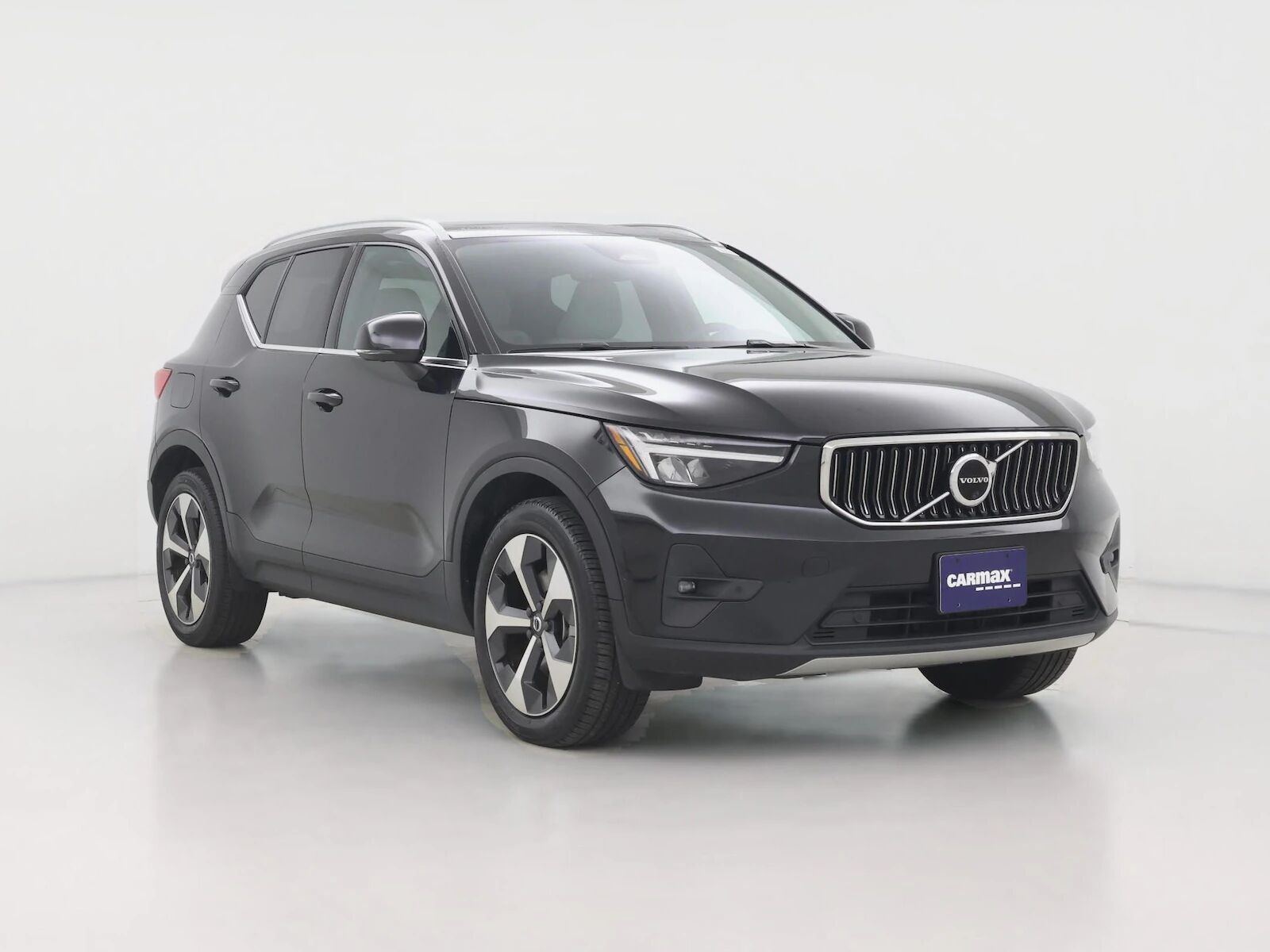 2023 VOLVO XC40
