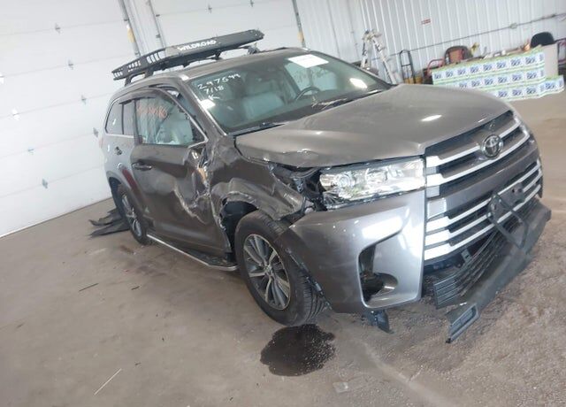 2017 TOYOTA Highlander