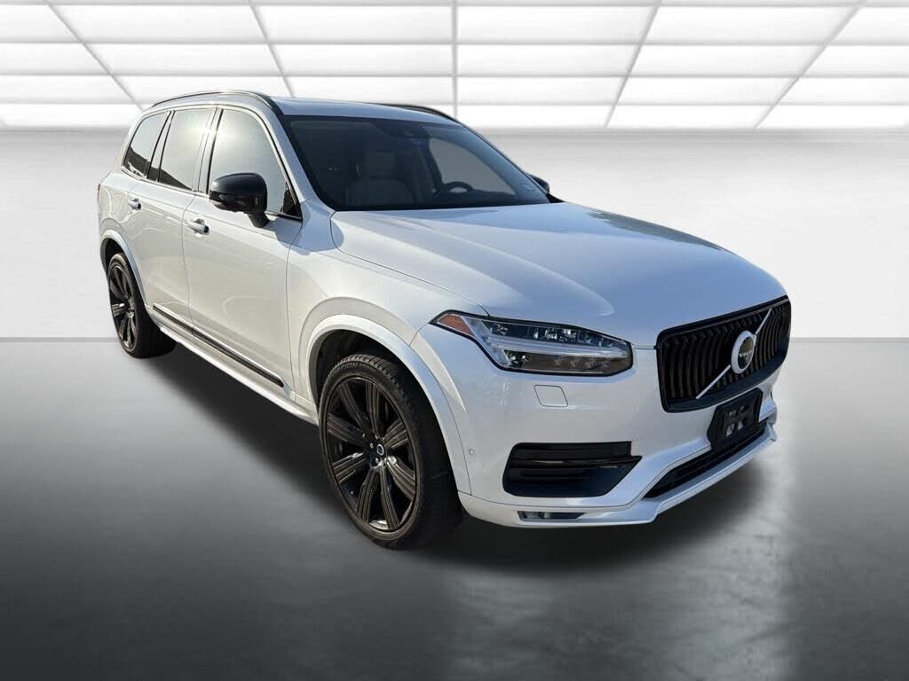 2022 VOLVO XC90
