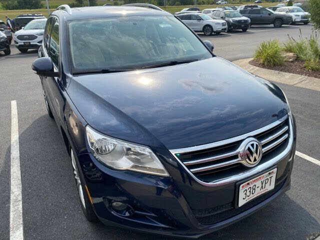 2011 VOLKSWAGEN Tiguan