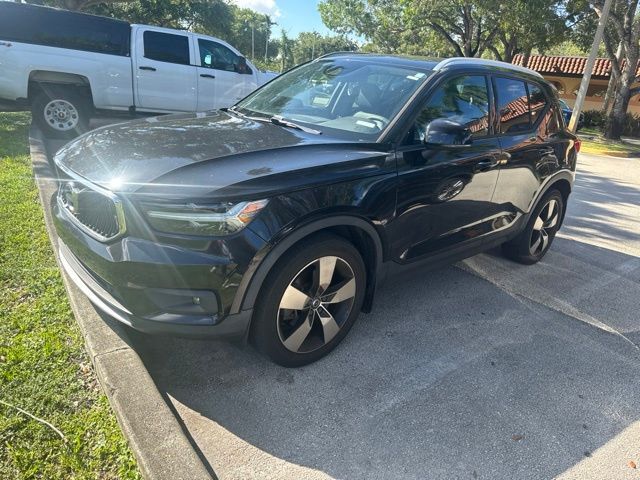 2021 VOLVO XC40