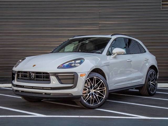 2026 PORSCHE Macan