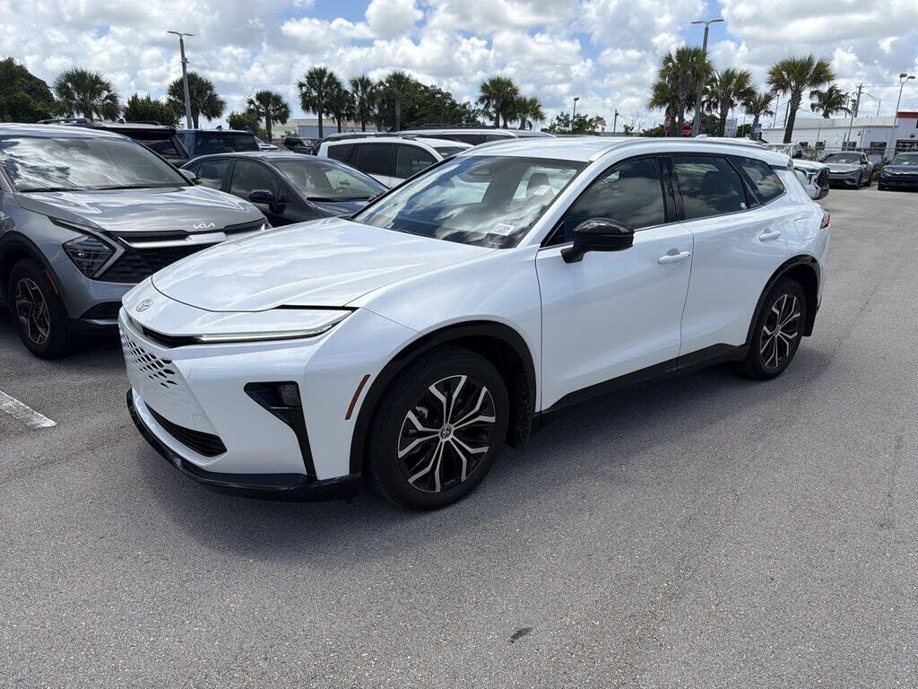 2026 TOYOTA Crown Signia