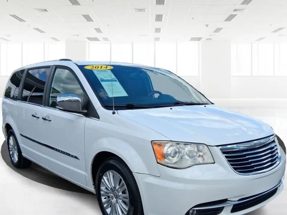 2014 CHRYSLER Town and Country