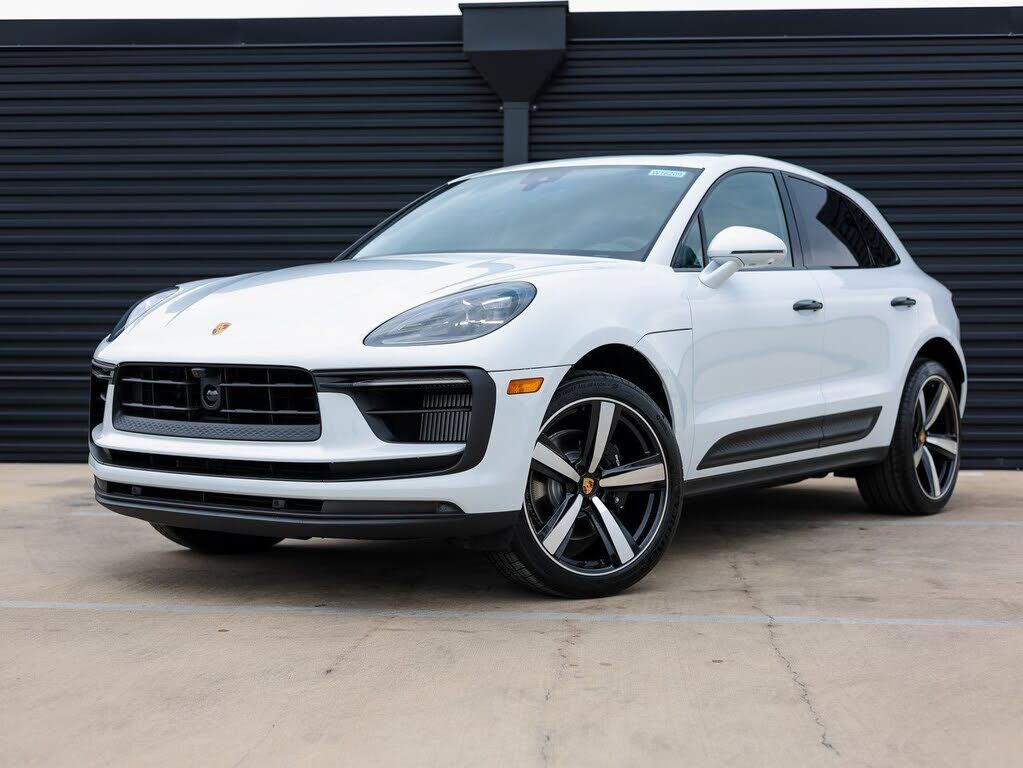 2026 PORSCHE Macan