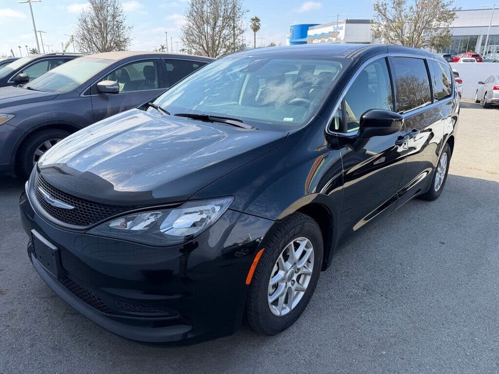 2024 CHRYSLER Voyager