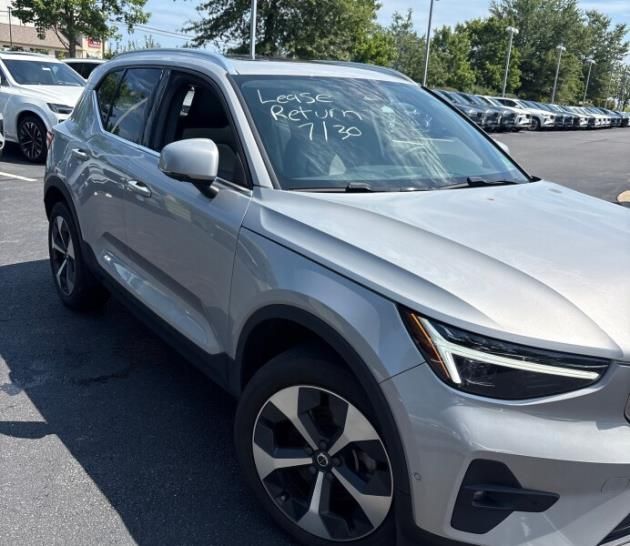 2024 VOLVO XC40