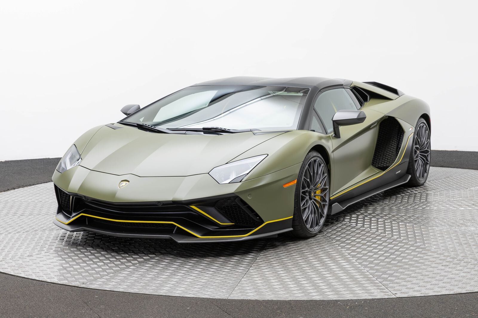 2022 LAMBORGHINI Aventador