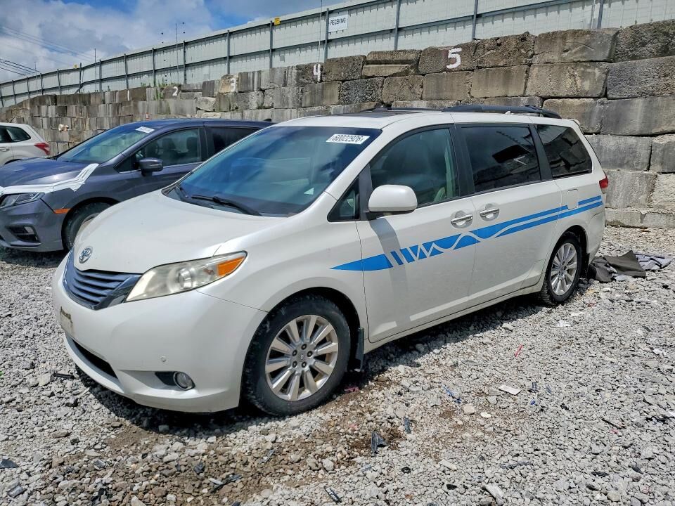 2011 TOYOTA Sienna