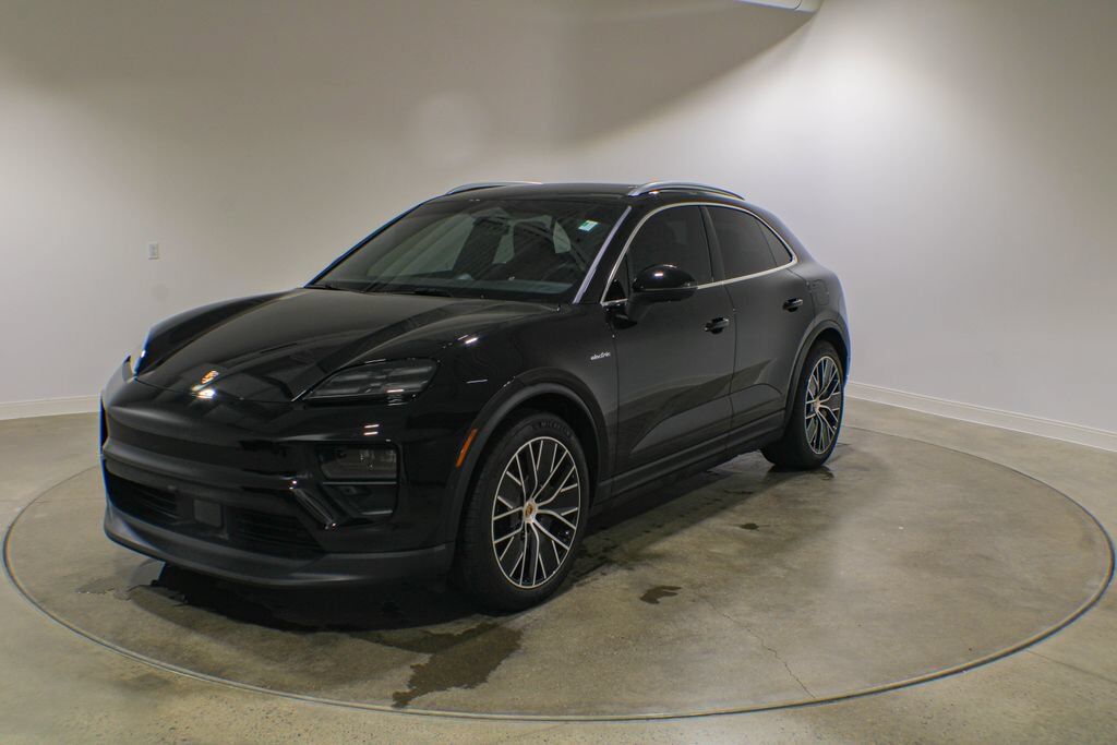 2025 PORSCHE Macan