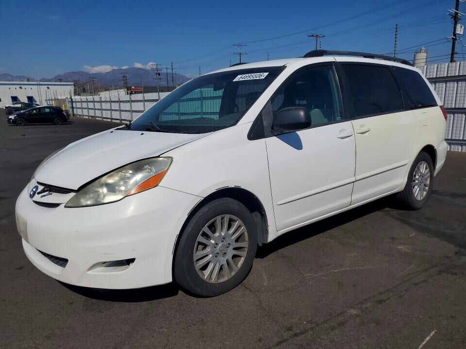 2010 TOYOTA Sienna